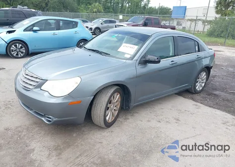 2010 Chrysler Sebring Limited z USA, uszkodzony, nr VIN 1C3CC5FB4AN132732